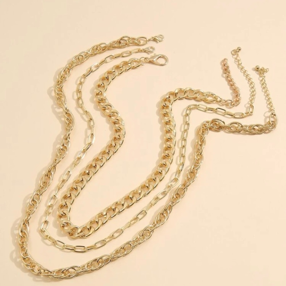 Layered 3 piece gold chains.